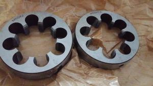 ขายราคาต้นทุน 9SiCr ทำด้วยมือ แม่พิมพ์ M68/M70/M72/M75/M78/M80*1.0/1.5/2.0/3.0/5.0mm สำหรับงานเกลียวโลหะ อลูมิเนียม เหล็ก