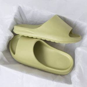 LHSunshine พร้อมส่งในไทย รองเท้าเเฟชั่นเกาหลี มี 4 สีให้เลือก โทนสีดูดีมินิมอล วัสดุยางนุ่มนิ่มเบาใส่บาย เรียบง่าย แมทช์ได้ทุกลุค หากสนใจรีบซื้อเข้ามาได้เลย