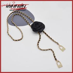 [minnan] เข็มขัดโซ่สีทองดอกไม้แฟชั่นผู้หญิงเข็มขัดโลหะสีเงินพังก์ปรับได้สำหรับผู้หญิงชุดเดรสแบบโซ่พร้อมสายรัดเอว