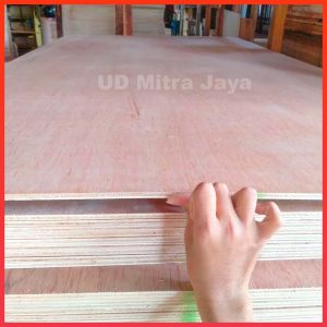 Triplek 9mm grade meubel sudah halus ukuran 40x60