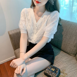 AMMIN Áo Cánh Mùa Hè Khoét Rỗng Thêu Hoa Cổ Chữ V Tay Ngắn Ren Ngọt Ngào Mới Áo Cánh Ngọc Trai Phiên Bản Hàn Quốc Vải Lưới Tinh Tế Phong Cách Tay Áo Phồng Cho Nữ Thanh Lịch Áo Cánh Màu Trắng