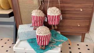 สหราชอาณาจักร JE ตุ๊กตาหมีบัมเบิลบีบาร์เซโลน่า ของขวัญตุ๊กตาสัตว์นุ่มสบาย ของขวัญใหม่ฤดูใบไม้ผลิฤดูร้อน