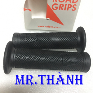 Bao tay kiểu zin MR. THÀNH cho xe máy tay lái & cần gạt màu đen kết cấu lưới thương hiệu Ariete.