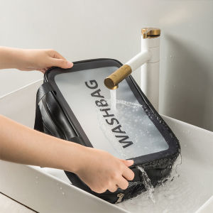 TKGirl ของดีบอกต่อ กระเป๋าทรงกะทัดรัดงานรุ่นนี้งานใสมองเห็นของด้านใน พกพาสะดวก ใส่ของชิ้นเล็กได้ดีมาก วัสดุดีเวอร์ กันน้ำได้ด้วย ใครยังไม่มีรีบกดเลยน้า