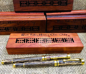 Bút trầm hương cao cấp đựng bằng hộp gỗ hương- SP tốt Giá rất hợp lý- sự kết hợp đặc biệt có 1 0 2 vô cùng sang trọng đẳng cấp- Tanu Store