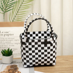 LHShoess จัดส่งที่รวดเร็ว  กระเป๋าถือแฟชั่น เป็นงานลายสานสลับสี สวยใส สไตล์Y2K น้ำหนักเบา ใช้งานง่าย พกพาสะดวก สายแฟชั่นไม่ควรพลาด