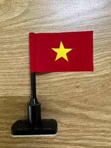 CỜ VIỆT NAM GẮN NẮP DẦU DÁN XE MÁY XE HƠI CHÂN NHÔM ĐEN