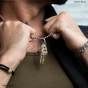 [COD] Home Base Fashion Mechanical Bionic Hand Pendant With Chain For Men Women Creative Movable Finger Joints Robot Hand Necklace Jewelry
