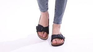 Comwarm Women New Clogs Slippers Fashion Cork Footbed Flip Flops Outdoor Beach Sandals With Arch Support Women Home Mules Slides2026