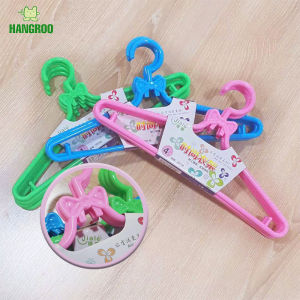 HANGROO H513 ไม้แขวนเสื้อ พลาสติก ลายโบว์ 1แพ็ค 4อัน