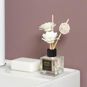 Reed Diffuser Alat Pengharum Ruangan Parfum Essensial Oil Hiasan Stik Kayu + Bunga