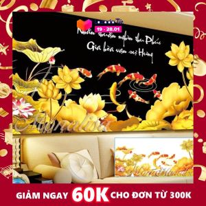 Tranh đính đá cửu ngư quần hội Y8182-KT: 120x60cm. Sản xuất trên dây chuyền công nghệ Nhật Bản với công nghệ in 6D tạo nên màu sắc chân thực nhất góp phần lớn trong việc xây dựng thần thái và chiều sâu cho bức tranh.