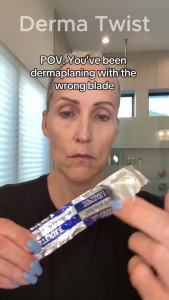 DermaTwist 14R Dermaplane Razor for Women Face –Sterile Dermaplane Scalpels Facial Razors for Women Face Dermaplaning Professional Face Shaver (20 Pack)