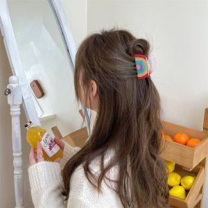 กิ๊บติดผมอะคริลิกลายการ์ตูนน่ารัก เครื่องประดับผมสำหรับงานปาร์ตี้ของผู้หญิง กิ๊บติดผมรูปฉลาม