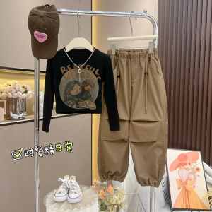 ZANRA  เสื้อผ้าเด็กแฟชั่น ชุดฤดูใบไม้ร่วงสำหรับเด็กผู้หญิง เสื้อยืดแขนยาวสไตล์เกาหลีสำหรับเด็ก + ชุดเอี๊ยมสูท 2 ชิ้น เนื้อดี ต้อนรับ Summer