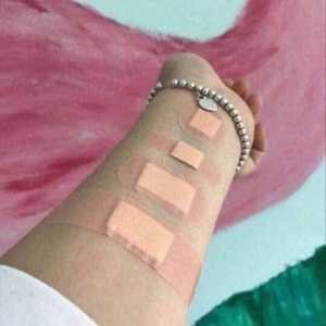 Hộp băng gâu y tế tiện lợi (100 miếng các kích thước)