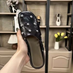 [Free Shipping] Retro Style 2026 New Anti-Slip Rivet Closed-Toe WomenS Flat Slip-On Sandals For Outdoor Wear Spring New Lazy Shoes