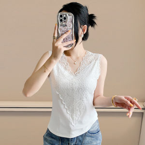 YIMEI เสื้อกั๊กคอวีสีขาวเซ็กซี่สำหรับผู้หญิงในช่วงฤดูร้อนปี2025มีการออกแบบให้สัมผัสการเย็บปะติดปะต่อกันของเสื้อคอตตอนลูกไม้และเสื้อเชิ้ตตัวเล็กชั้นล่าง