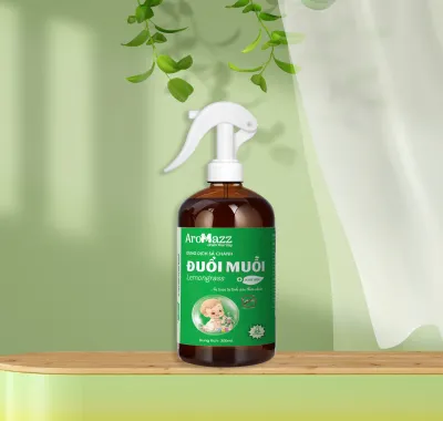 Xịt Thơm Ô Tô Từ Tinh Dầu Thiên Nhiên AroMazz Khử Mùi Xua Đuổi Côn Trùng Thơm Xe Nhiều Mùi Sả Chanh Cam Sả Bạc Hà Vỏ Quế Chai Lớn 300ml
