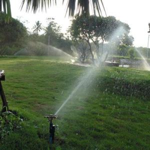 11-12ม. สปริงเกอร์รดน้ำต้นไม้ ยิงไกล สนามหญ้าแบบตีน้ำ สปริงเกอร์เครื่องด้วยทน ถูกเล่นในเซิร์ฟเวอร์ 1/2 นิ้ว คุ้มแพ็ค 5 หัว มีสินค้าพร้อมส่ง