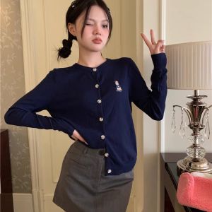 Ielgy phong cách Đại Học gấu thêu Áo len dài tay giản dị với Áo cardigan nhỏ cho nữ