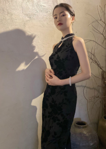 COCOEPPS Cheongsam for Women 2023 New Black Pearl Collar Elegant Sleeveless Slim Fit Mid Length Modified Cheongsam Slim Dress