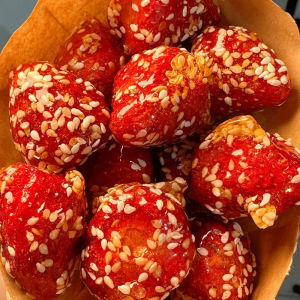 100g Freeze-dried strawberry crisps with rock sugar sweet and sour candied strawberries Rock Candy Strawberry Crisp Freeze-Dried Strawberry