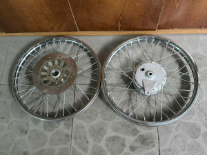 CĂM ĐÙM NIỀNG(VÀNH NAN) SẮT ĐĨA SUZUKI VIVA REVO XÌ PO SMASH RÁP LÊN ZIN THEO XE