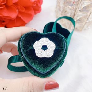 Đồng tiền hoa mai phong thuỷ đem lại may mắn chất liệu bằng bạc ta kt 25cm