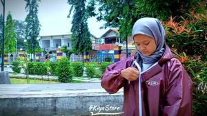 Jas Hujan Celana: Mantel Anti Keoang Sawah