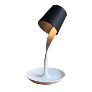 ประติมากรรมถ้วยแก้วกาแฟตลกลอยน้ำได้สำหรับห้องนั่งเล่นการตกแต่งร้านกาแฟห้องนอนของประดับบนโต๊ะทันสมัย