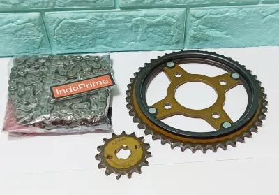 gear paket emas 46. gigi tarik depan belakang dan rantai honda cbr150. cbr 150. K45 setara asli AHM warna kuning gold