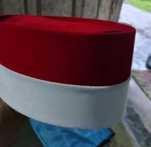 PECI MERAH PUTIH SONGKOK  BLUSDRU KONTESA HALUS DAN NYAMAN DI PAKAI COCOK UNTUK ANAK DAN DEWASA