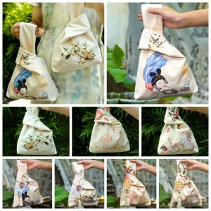 ANGY  จี้ห้อยคอ กระเป๋าข้อมือปมพู่ การ์ดสำหรับเด็ก หมุดพิน กระเป๋าถือสไตล์จีนใหม่ อุปกรณ์เสริม Hanfu หวานหวานแหววว กระเป๋าสำหรับเทศกาลไหว้พระจันทร์ เด็กๆเด็กๆ