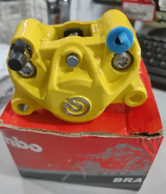 BREMBO P34 BRAKE CALIPER / LC135 Y15 RS150 BRACKET