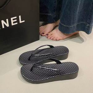 [Free Shipping] 2026 Summer New Fashion Flat Flip-Flops for Women Non-Slip Outdoor Beach Wedge Sandals