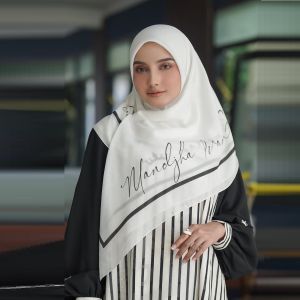 Mono Basic White Scarf Mandjha Ivan Gunawan Wanita Muslim Jilbab Hijab Segi Empat Voal 0riginal