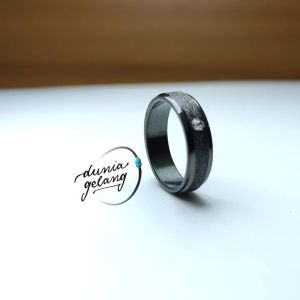 Cincin Pasir Mata Hitam Stainless Hitam Polos Pria / Wanita Cpsrhit