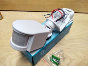 Thiết bị chống trộm còi cú xe gió còi hú báo động báo khách cảm biến hồng ngoại