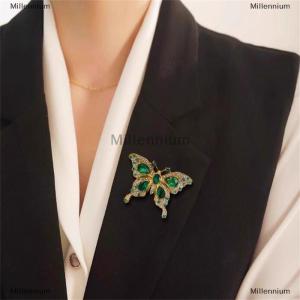 [COD] Millennium Cổ Điển Tinh Tế Bướm Trâm Cài Pins Phụ Nữ Sáng Bóng Rhinestone Côn Trùng Ve Áo Pins Phù Hiệu Đảng Tiệc Trang Sức Phụ Kiện Quà Tặng
