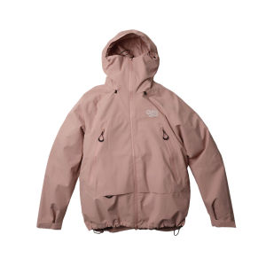 TRAIL TO TOWN : WILDCORE JACKET แจ็คเก็ตรุ่นใหม่สไตล์ GORPCORE ที่ออกแบบให้ใส่ได้ทั้งในป่าและในเมือง ปรับเนื้อผ้าให้บางลงเหมาะกับอากาศเมืองไทยมากขึ้น กันแดด กันลม กันละอองน้ำได้