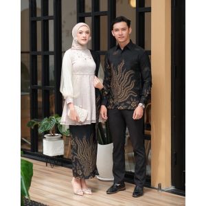 Batik Couple dan Kebaya Nadine Latte - Kebaya Engagement - Kebaya Wisuda - Kebaya Modern Kekinian Wid Batik Akita Terbaru
