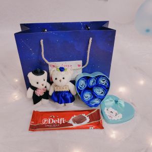 COUPLE GIFT - Hampers Bunga Boneka Edisi Valentines Coklat Hari Cinta