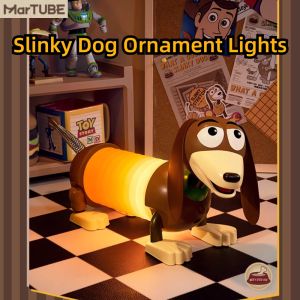 Martube โคมไฟ รูปสุนัข Toy Story เหมาะกับของขวัญวันเกิด สําหรับแฟนสาว และเด็กผู้ชาย Slinky Dog ไฟประดับน่ารักของเล่นสําหรับเด็กผู้ชาย ตุ๊กตาสาวไฟกลางคืนในห้องนอนชาร์จปรับได้ 3 เกียร์ของขวัญ Toy Story เครื่องประดับการ์ตูนของขวัญคริสต์มาสไฟกลางคืนไฟนอนหลับ