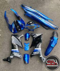COVERSET ORIGINAL HLY YAMAHA 125Z / 125ZR BIRU SKALA DADA HITAM DESIGN STRIPE SIAP TAMPAL PERCUMA EMBLEM HONG LEONG HLY