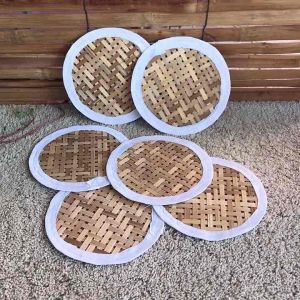 รองก้นหวดสานจากไม้ไผ่ เย็บขอบด้วยผ้าขาว กว้าง 16