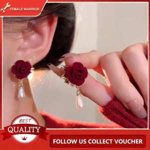 Female Warrior ต่างหูไข่มุกกุหลาบกำมะหยี่สีแดงไวน์ใหม่สำหรับผู้หญิงวินเทจสีแดงกุหลาบหรูหราหรูหราต่างหูกระดุมระดับสูงเครื่องประดับ