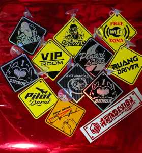 TERBARU STICKER GANTUNGAN KACA AKRILIK GAMBAR BOLAK BALIK 10 PCS BISA REQUEST NAMA WARNA GAMBAR DLL