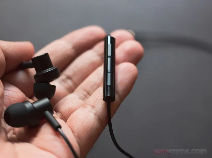 Xiaomi Mi Dual Dynamic Driver Magnetic Earphone Mi Wired In-Ear  Headphones with Mic Mijia Double-action Coil Earphones Noise-Canceling  Earbuds - Main Image