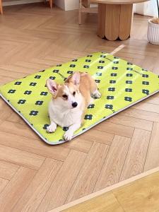 All-season dog bed for Golden Retrievers and medium to large dogs sofa-style sleeping mat pet nest with cooling effect for cats in summer